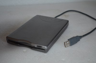 ZEWNĘTRZNY NAPĘD DYSKIETEK USB MITSUMI D353FUE FV