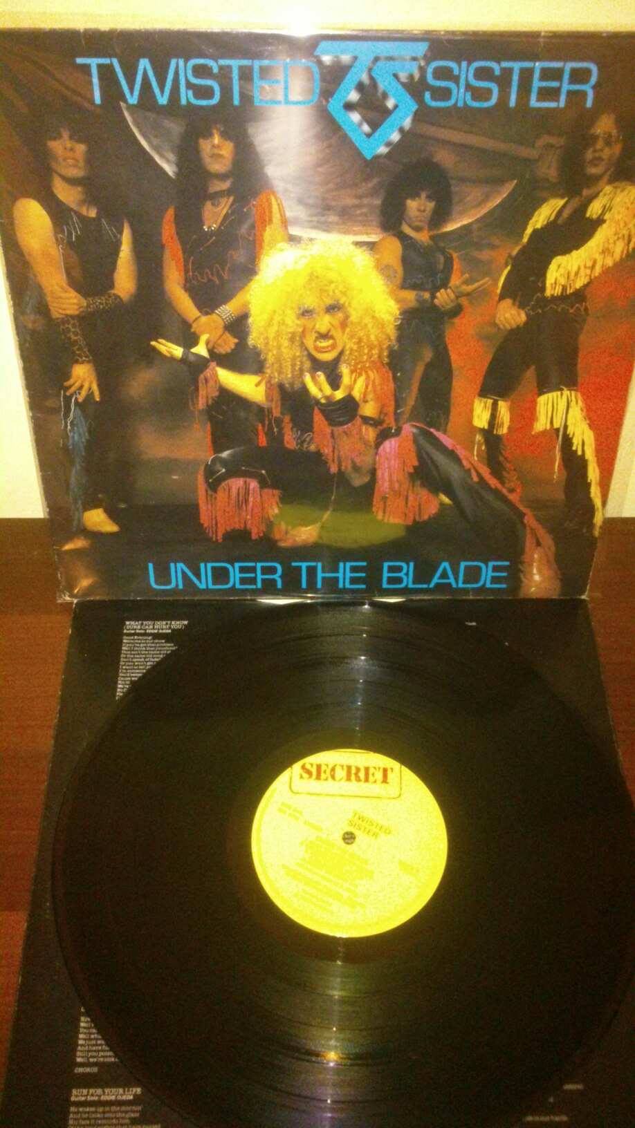 TWISTED SISTER- UNDER THE BLADE