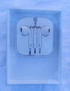 Słuchawki EarPods firmy Apple z pilotem i mikrofon