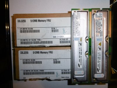 1GB (2x512MB RAMBUS PC800 ECC)