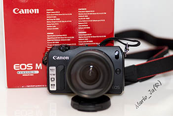 aparat Canon EOS M + 18-55mm + lampa + akcesoria