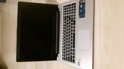 Laptop ASUS - uszkodzony na czesci