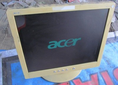 4 monitory LCD na części Acer Iiyama Actina