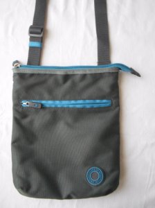 szara torebka przez ramię Benetton jak nowa