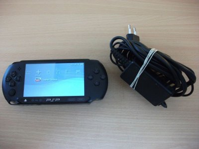 KONSOLA PSP E 1004 ZASILACZ + KARTA 512 MB