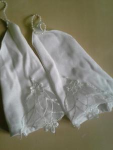 białe rękawiczki ślubne