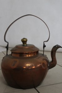 Stary czajnik naczynie ręcznie robiony
