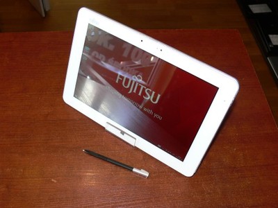 Tablet Fujitsu Stylistic Q584 - ekran 2K, SSD