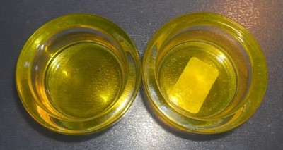 Dwa żółte szklane swieczniki ikea