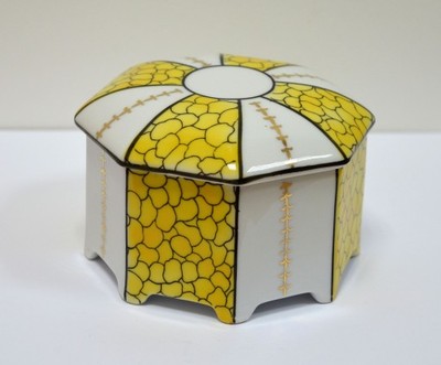 Porcelanowa szkatułka puzderko w stylu Art Deco