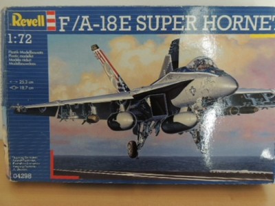 REVELL F/A -18 E SUPER HORNET