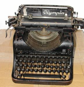 Maszyna do pisania OLYMPIA  duża 4062
