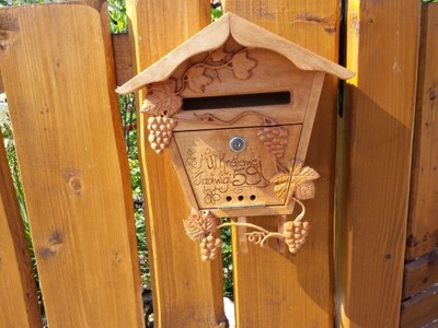 Drewniana skrzynka na listy skrzynka pocztowa