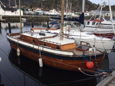 M/S Mia. Norweski trebåt z żaglami z Grimstad.