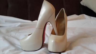 Christian Louboutin classic high heels % sale sexy