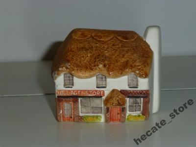 5064 figurka ceramiczna sklep wiejski domek