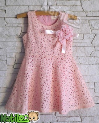 Ażurowa sukienka z różą różowa łososiowa r. 98/104