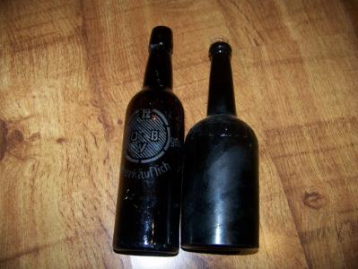 Dwie stare butelki