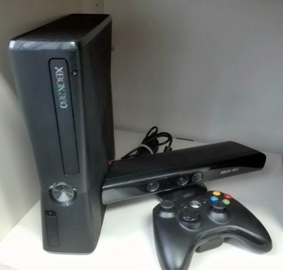 Xbox 360 slim + 250GB + Kinect + pad Fifa 16