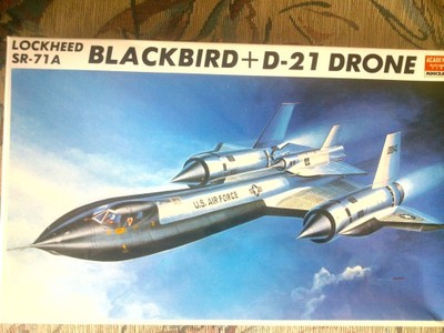 Lockheed SR-71A Blackbird + D-21 Drone 1:72 Academ