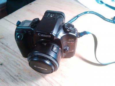 Canon EOS Elan 7e + EF 50mm 1/1.8 II