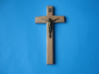 Krzyż drewniany jasny na ścianę 16 cm