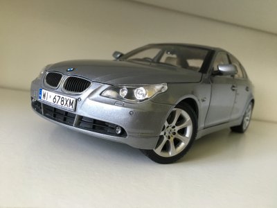 BMW 5 series 530i e60 1:18 Revell/Jadi dywaniki - 6232669901 - oficjalne  archiwum Allegro