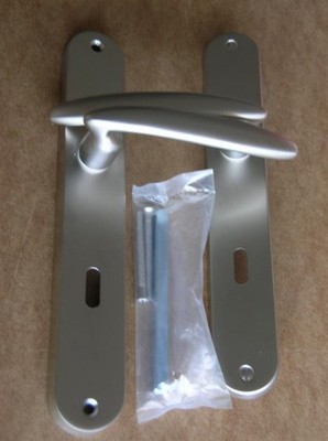 Klamka drzwiowa z długim szyldem,klucz, 72 mm