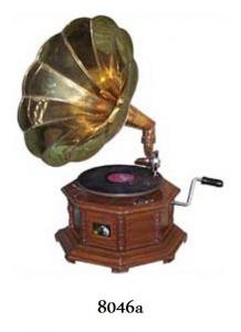Jasny gramofon na korbę ze złotą tubą (patefon)