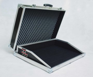 Western Cases Pedalboard z burtą 70x45 z gniazdami