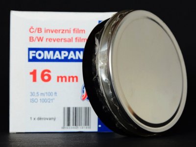 Fomapan R 100 standard 16 mm odwracalny do kamery
