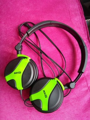 Słuchawki nauszne AKG K518 Jadowicie zielone