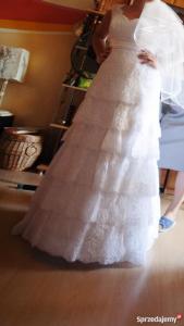 Romantyczna suknia ślubna z ręcznie szytej koronki