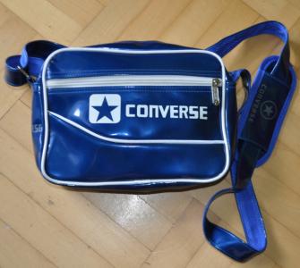 niebieska torebka Converse
