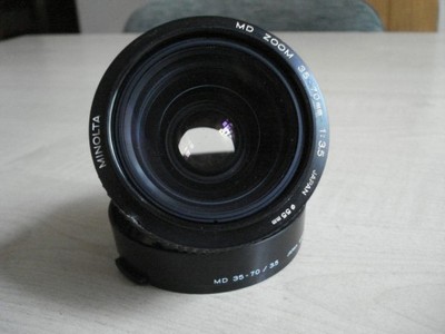 Minolta MD Zoom 35-70mm f/3.5 Macro wraz z osłoną