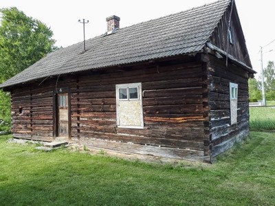 Drewniany dom do rozbiórki, okolice Sokołowa Młp.