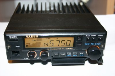Yaesu FT-2400 vhf, 2m w stanie kolekcjonerskim