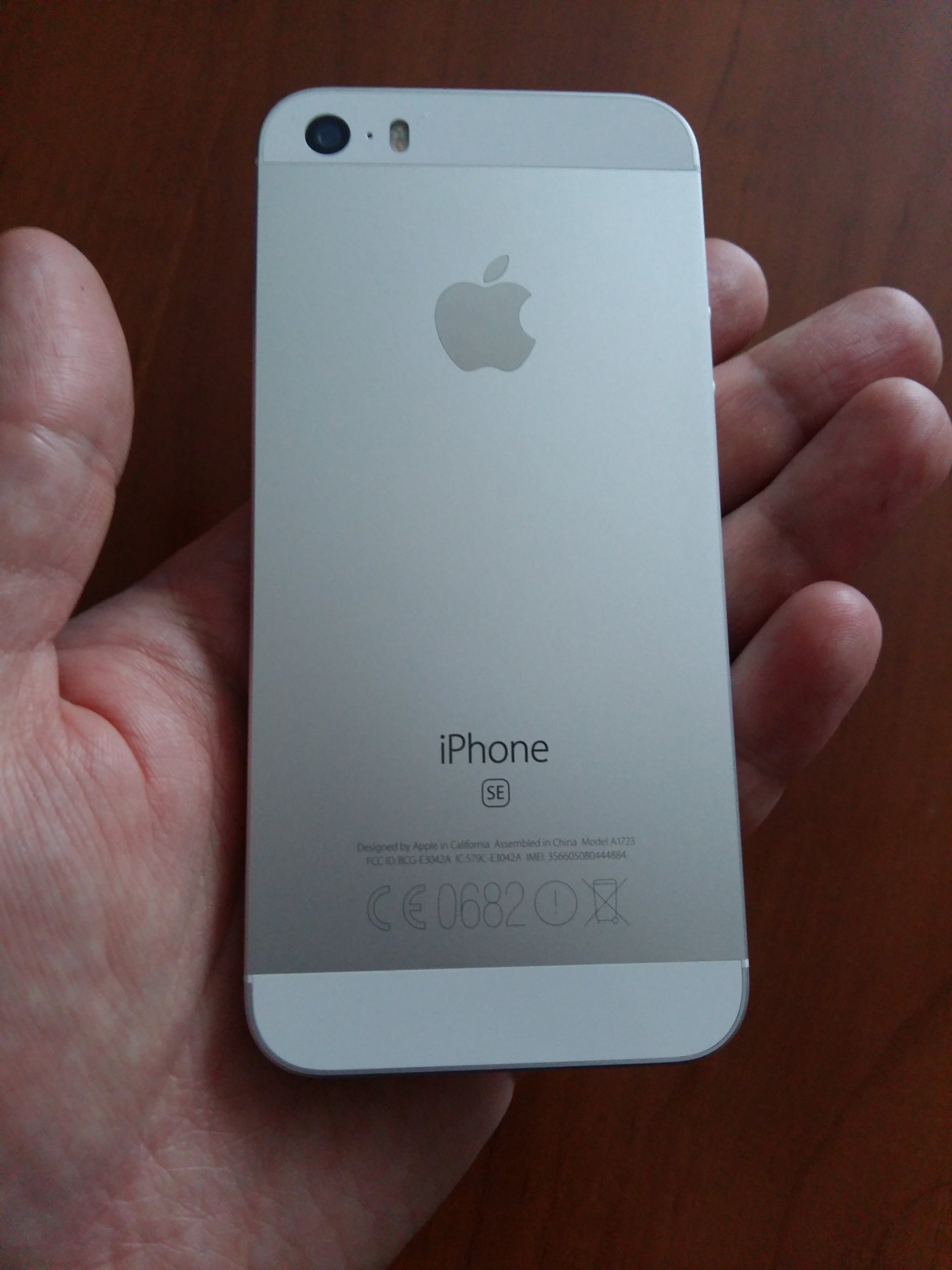 iPhone SE 32 GB + Leather Case+ GWARANCJA
