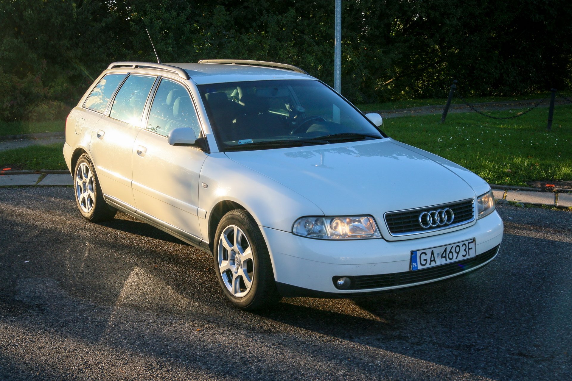 File:Audi A4 B5 Avant front 20080517.jpg - Wikipedia